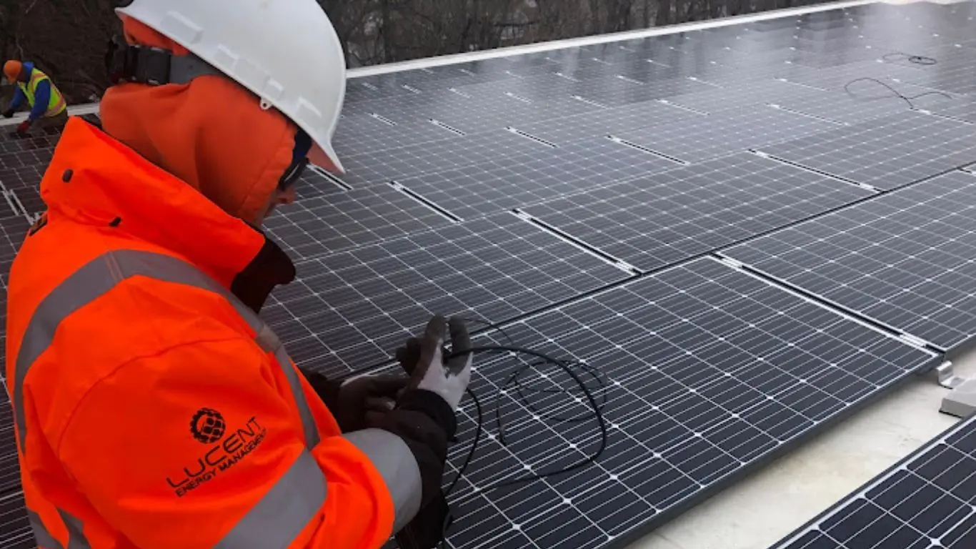 technician-in-safety-gear-installing-solar-panels-on-a-rooftop-for-renewable-energy-setup